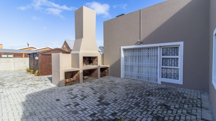 3 Bedroom Property for Sale in Franskraal Western Cape
